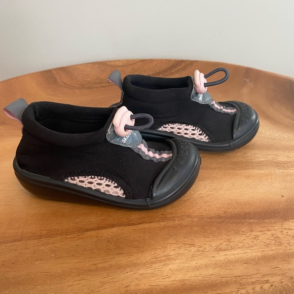3 for $ 15 Skidders Girl's Skidproof
Sun Grip Water Shoes - Picture 4 of 7